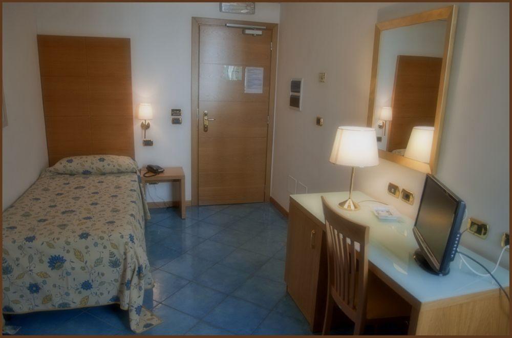 קאסוריה City Hotel מראה חיצוני תמונה