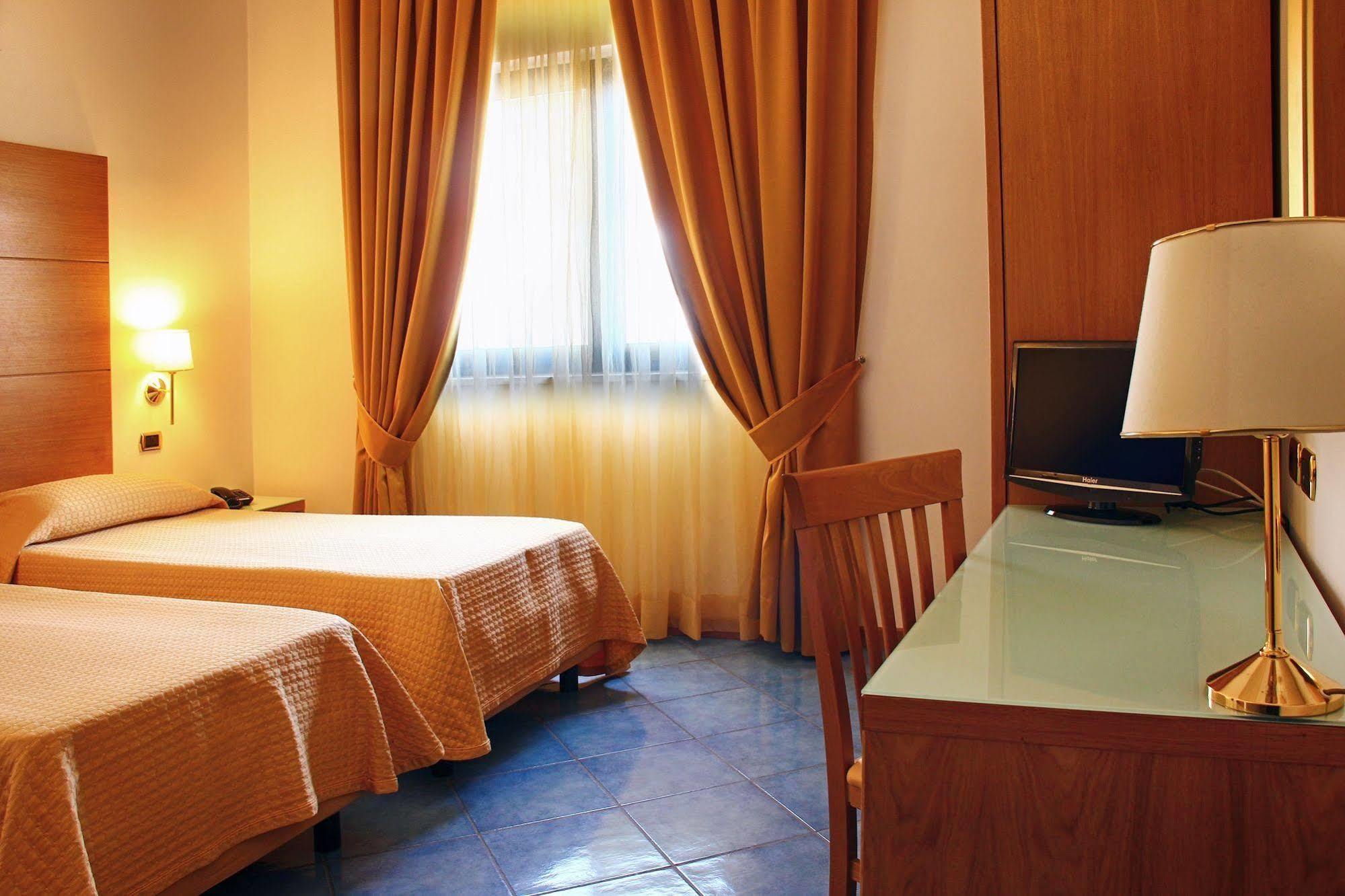 קאסוריה City Hotel מראה חיצוני תמונה